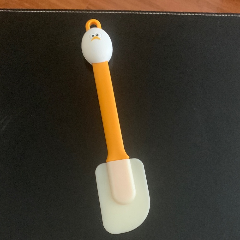 Joie Egg Baking Spatula - in excellent condition